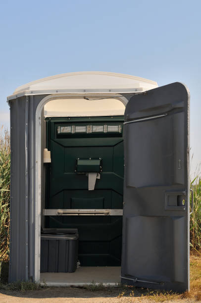 Best Luxury portable toilet rental  in Dixon, IL